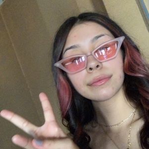 Meet your Posher, Kendra